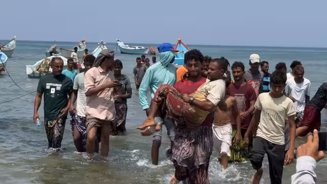 الحديدة: عودة عشرات الصيادين بعد نجاتهم من قصف حوثي في البحر الأحمر
