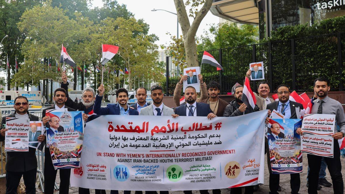 يمنيون يحتجون في نيويورك للتنديد بتصعيد الحوثيين