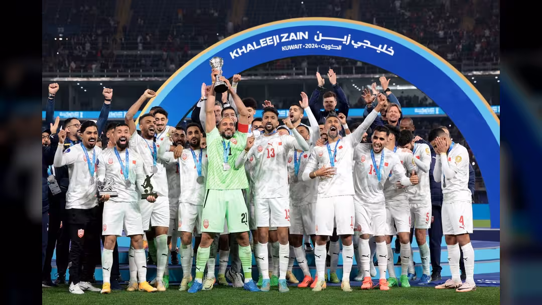 البحرين تتوج بكأس "خليجي 26" في الكويت بعد فوز مثير على عُمان