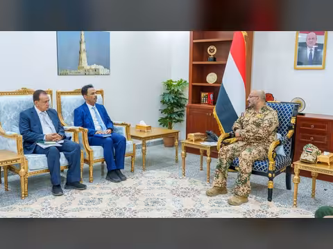 طارق صالح يشدد على تعزيز سبل تعزيز الزراعة والصيد في الساحل الغربي