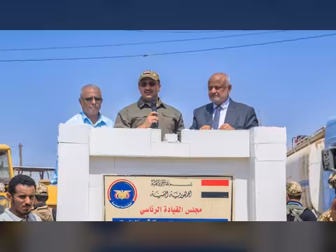 طارق صالح في حيس: مشروع رصف وتشجير مدخل المدينة وتفقد الطاقة الشمسية